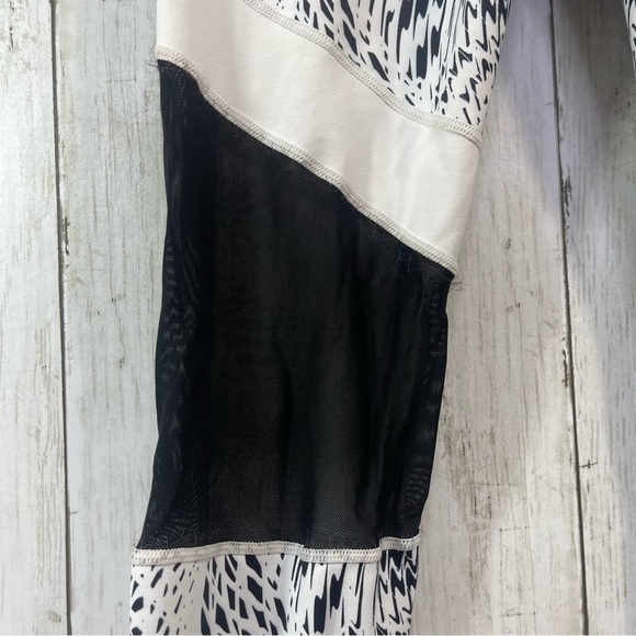 Workout Empire Arctic Snow Mesh Leggings Medium - Picture 4 of 8